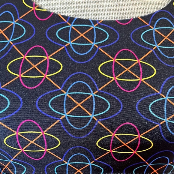 TEREZ Hi Shine Multicolor Sound Shapes Racerback Sports Bra - Picture 5 of 7